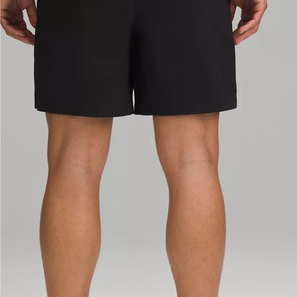 Lululemon- Relaxed-Fit Pull-On Short 7" Light Woven - Black - Picture 2 of 6